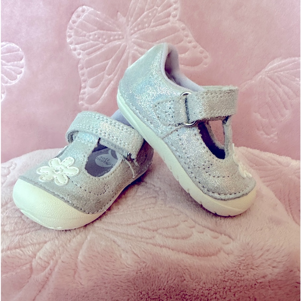 Stride Rite soft motion sneakers. 3 wide